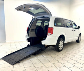 Used 2019 Dodge Grand Caravan SE image 1