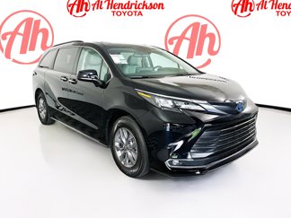 Used 2024 Toyota Sienna XLE image 1