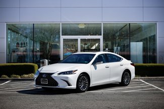 Used 2025 Lexus ES 300h w/ Luxury Package image 1