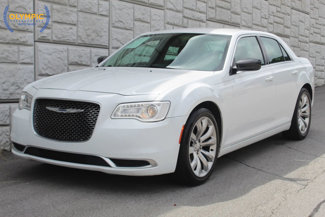 Used 2018 Chrysler 300 Touring w/ Chrome Appearance Package image 1