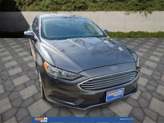 Used 2017 Ford Fusion SE image 1