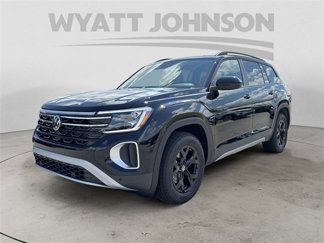 New 2025 Volkswagen Atlas Peak Edition SE image 1