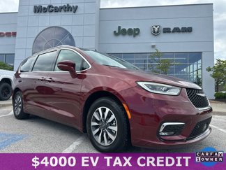Used 2021 Chrysler Pacifica Touring-L image 1