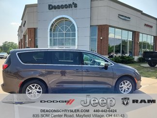 Certified 2023 Chrysler Voyager LX image 1