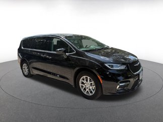 Used 2024 Chrysler Pacifica Touring-L image 1