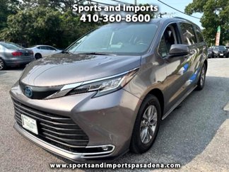Used 2022 Toyota Sienna XLE image 1