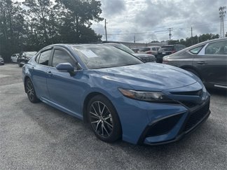 Used 2024 Toyota Camry SE image 1