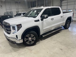 Used 2024 GMC Sierra 1500 SLT image 1