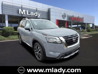 New 2025 Nissan Pathfinder Platinum image 1