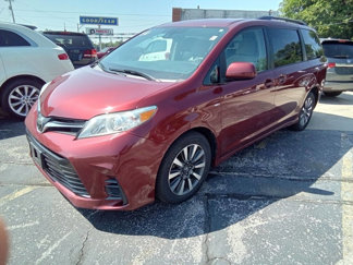 Used 2018 Toyota Sienna LE image 1