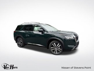 New 2025 Nissan Pathfinder Platinum image 1