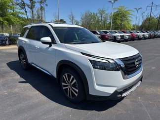 New 2025 Nissan Pathfinder Platinum image 1