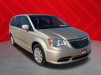 Used 2015 Chrysler Town & Country Touring image 1