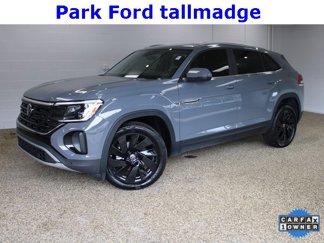 Used 2025 Volkswagen Atlas Cross Sport SE image 1