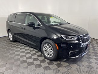 New 2026 Chrysler Pacifica Select image 1