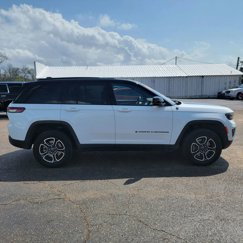 Used 2022 Jeep Grand Cherokee Trailhawk w/ Advanced Protech Group II image 1