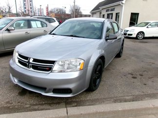 Used 2013 Dodge Avenger SE image 1