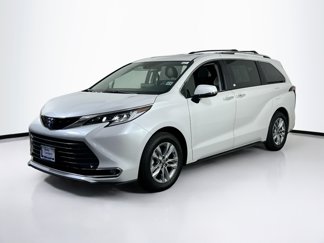 Used 2024 Toyota Sienna Limited image 1