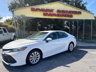Used 2019 Toyota Camry LE image 1