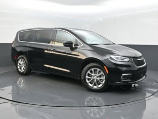 New 2026 Chrysler Pacifica Select image 1
