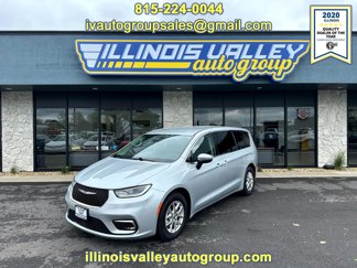 Used 2023 Chrysler Pacifica Touring-L image 1