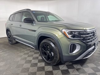 New 2025 Volkswagen Atlas Peak Edition SE image 1