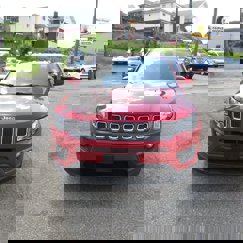 Used 2019 Jeep Compass Latitude image 1