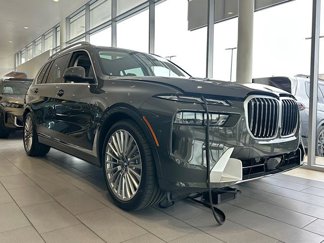 New 2025 BMW X7 xDrive40i image 1