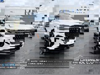 New 2025 Lincoln Nautilus Reserve w/ Jet Appearance Package image 1