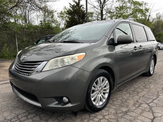 Used 2012 Toyota Sienna XLE image 1