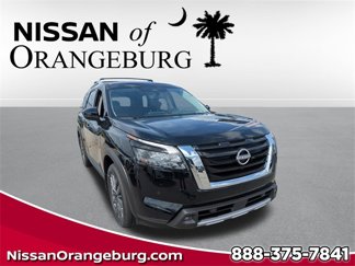 New 2025 Nissan Pathfinder SL image 1