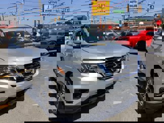 Used 2020 Nissan Pathfinder S image 1