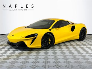 Used 2025 McLaren Artura image 1