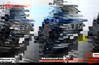 New 2025 Jeep Compass Latitude image 1