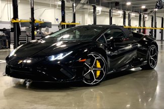 Used 2023 Lamborghini Huracan EVO image 1