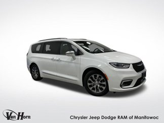 Used 2022 Chrysler Pacifica Pinnacle image 1