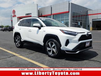 Used 2024 Toyota RAV4 SE image 1