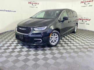 Used 2023 Chrysler Pacifica Touring-L image 1