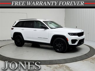 Used 2024 Jeep Grand Cherokee Altitude image 1