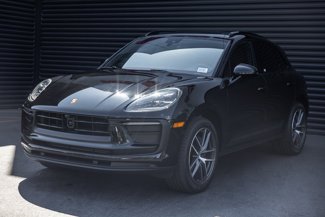 Used 2025 Porsche Macan image 1
