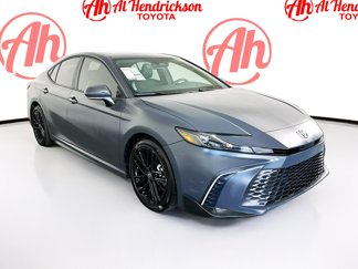 Used 2025 Toyota Camry SE image 1