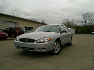 Used 2004 Ford Taurus SE image 1