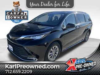 Used 2022 Toyota Sienna XLE image 1