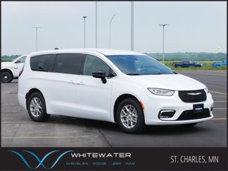 New 2025 Chrysler Pacifica Select image 1