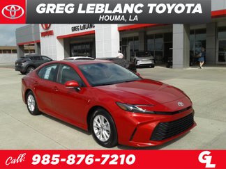 Used 2025 Toyota Camry LE image 1