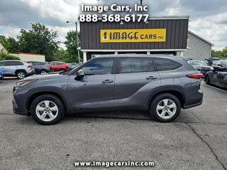 Used 2023 Toyota Highlander LE image 1