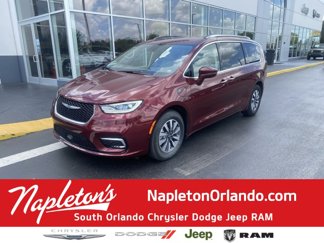 Used 2021 Chrysler Pacifica Touring-L image 1