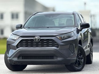 Used 2021 Toyota RAV4 LE image 1