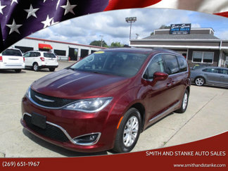 Used 2017 Chrysler Pacifica Touring-L image 1