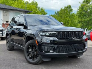 Used 2024 Jeep Grand Cherokee Altitude image 1